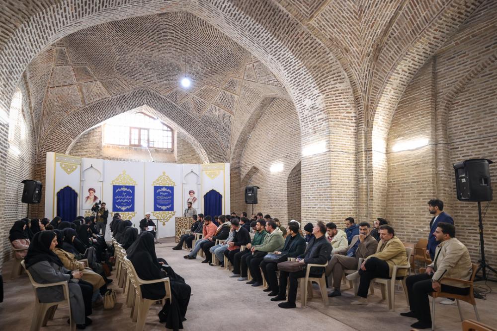 نشست نماینده ولی فقیه و امام جمعه استان قزوین با دانشجویان فعال فرهنگی، سیاسی، اجتماعی دانشگاه های استان قزوین