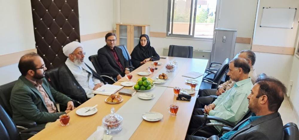 نشست ریاست نهاد مقام معظم رهبری در دانشگاه‌های استان با رئیس دانشکده علوم اجتماعی 